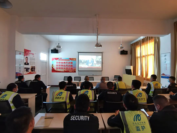 1666750807114305.jpg 綿陽(yáng)機(jī)場(chǎng)黨員干部職工收聽(tīng)收看黨的二十大開(kāi)幕會(huì)2.jpg